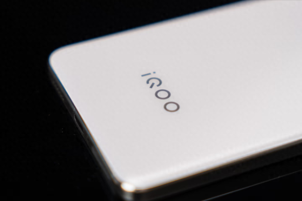 正规在线配资公司 国补后2379元, 骁龙8至尊+2K直屏+6800mAh, 堪称旗舰“水桶机”